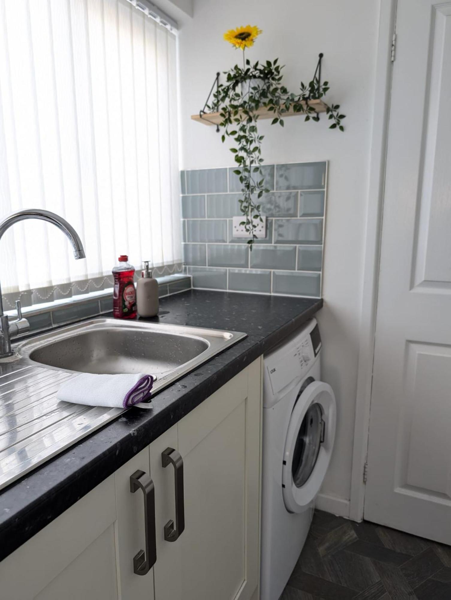 3Br-St Johns Hse-Free Parking-Workers-Kitchen-Wifi-Dog Friendly Apartment Doncaster Exterior photo
